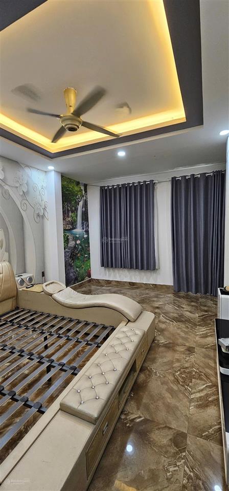 10 triệu/tháng  nhà 3 lầu 5 phòng ngủ 4wc có nội thất tam đa cách vinhome q.9 chỉ 5 phút