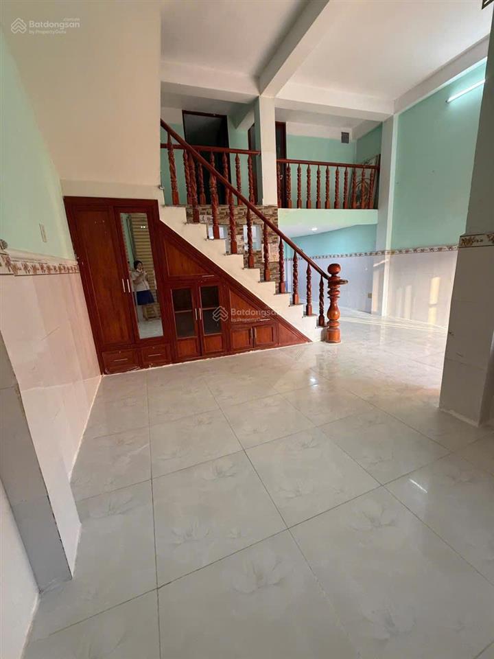 8 triệu/tháng  nhà 1 trệt 1 lửng 1 lầu 3 phòng ngủ đường số 6, p.long trường