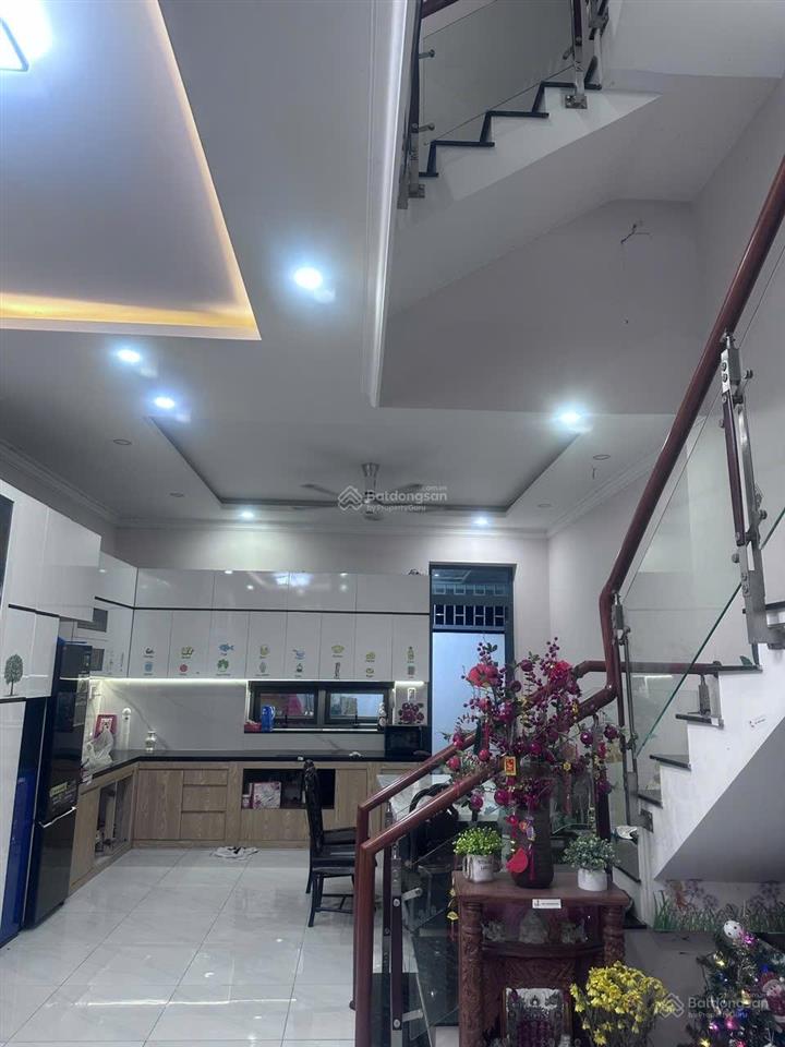 9.5 triệu/tháng  nhà ( 5 x 18m ) 2 lầu 3 phòng ngủ 4wc trường lưu gần nguyễn duy trinh