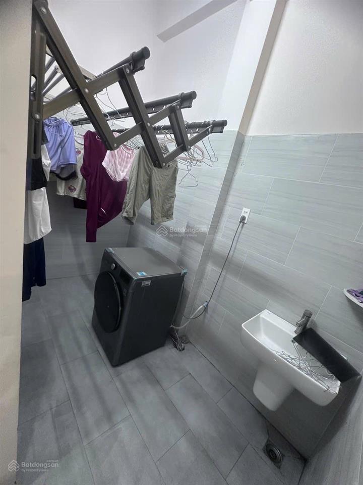 9.5 triệu/tháng  nhà ( 5 x 18m ) 2 lầu 3 phòng ngủ 4wc trường lưu gần nguyễn duy trinh