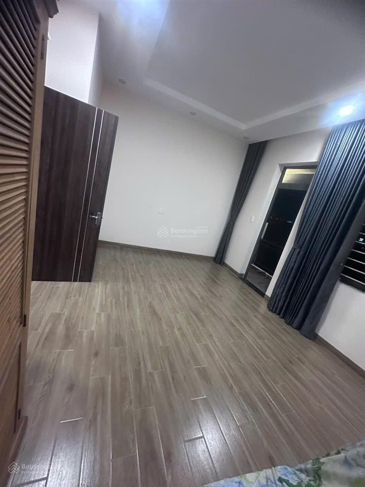 9.5 triệu/tháng  nhà ( 5 x 18m ) 2 lầu 3 phòng ngủ 4wc trường lưu gần nguyễn duy trinh