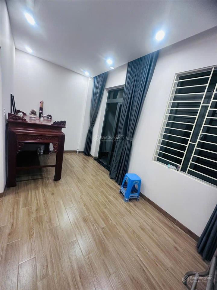 9.5 triệu/tháng  nhà ( 5 x 18m ) 2 lầu 3 phòng ngủ 4wc trường lưu gần nguyễn duy trinh