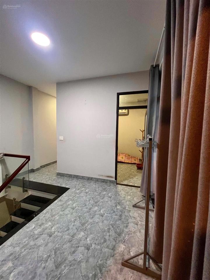 7 triệu/tháng  nhà 1 lầu 2 phòng ngủ 2wc có nội thất lã xuân oai gần lò lu