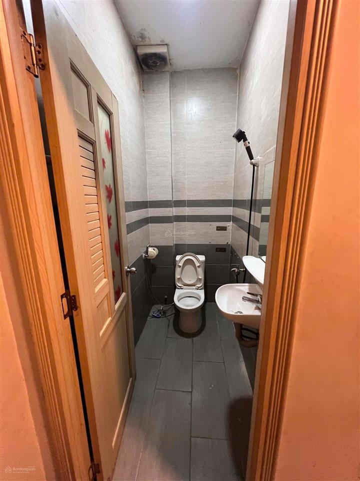 7 triệu/tháng  nhà 1 lầu 2 phòng ngủ 2wc có nội thất lã xuân oai gần lò lu
