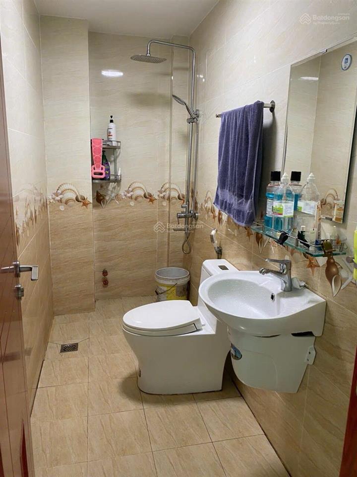 10 triệu/tháng  nhà có sân xe hơi ( 4.5 x 20m ) 1 lầu 3 phòng ngủ gì cát cách quận 2 chỉ 5 phút