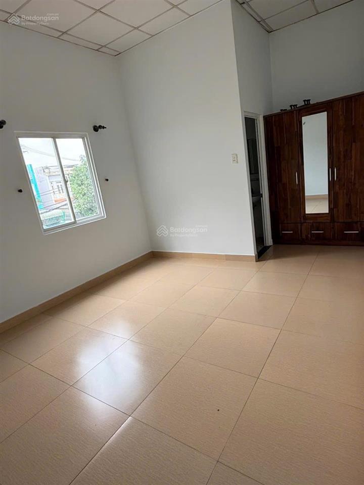 10 triệu/tháng  nhà ( 5 x 18m ) 1 lầu 3 phòng 4wc nguyễn duy trinh, p.long trường