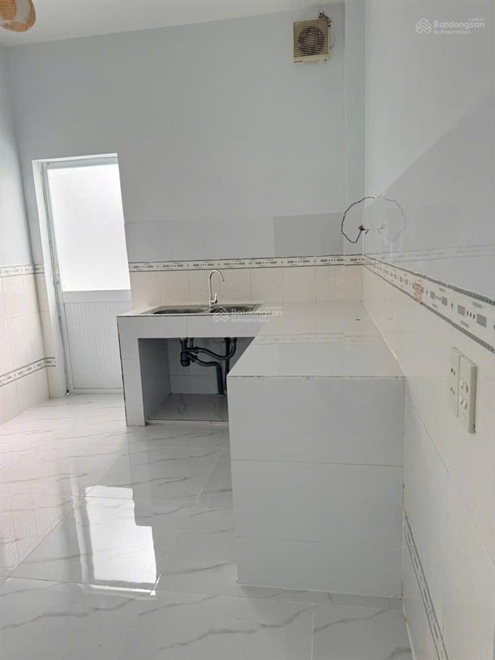 10 triệu/tháng  nhà ( 5 x 18m ) 1 lầu 3 phòng 4wc nguyễn duy trinh, p.long trường