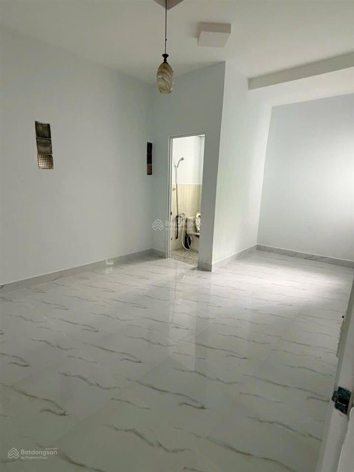 10 triệu/tháng  nhà ( 5 x 18m ) 1 lầu 3 phòng 4wc nguyễn duy trinh, p.long trường