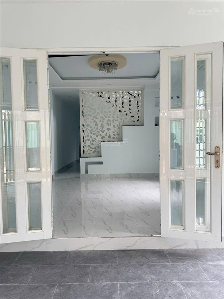 10 triệu/tháng  nhà ( 5 x 18m ) 1 lầu 3 phòng 4wc nguyễn duy trinh, p.long trường