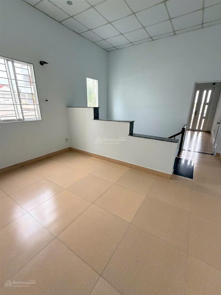 10 triệu/tháng  nhà ( 5 x 18m ) 1 lầu 3 phòng 4wc nguyễn duy trinh, p.long trường