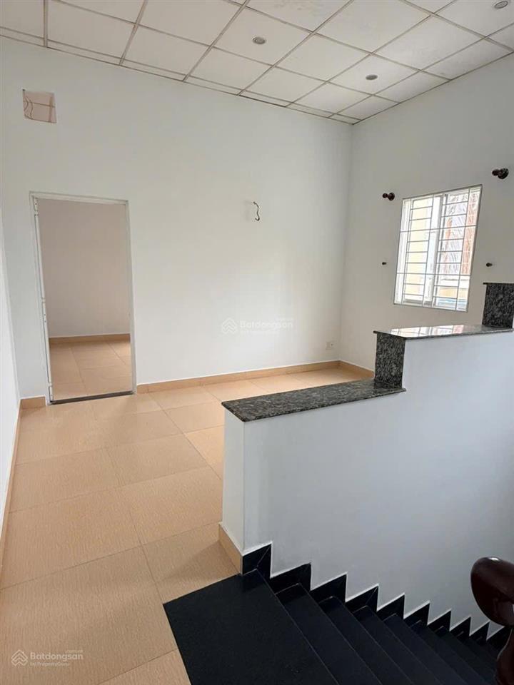 10 triệu/tháng  nhà ( 5 x 18m ) 1 lầu 3 phòng 4wc nguyễn duy trinh, p.long trường