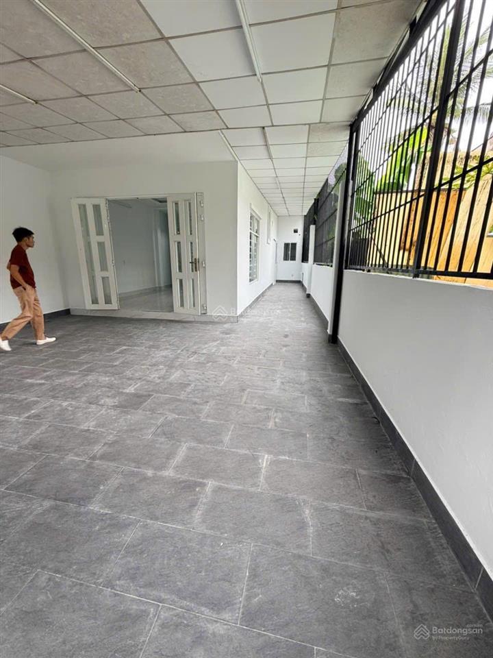 10 triệu/tháng  nhà ( 5 x 18m ) 1 lầu 3 phòng 4wc nguyễn duy trinh, p.long trường