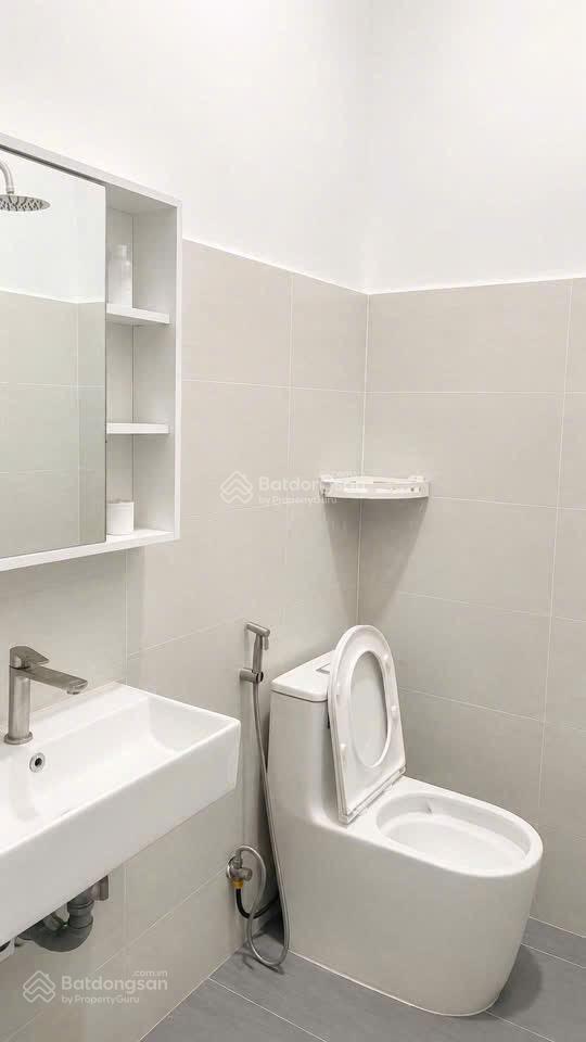 8 triệu/tháng  nhà 230m2 có 1 lầu 2 phòng ngủ 3wc sân xe hơi cách vinhome grand park 5 phút