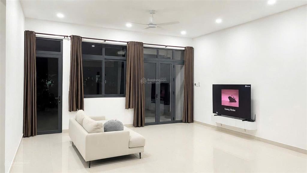 8 triệu/tháng  nhà 230m2 có 1 lầu 2 phòng ngủ 3wc sân xe hơi cách vinhome grand park 5 phút