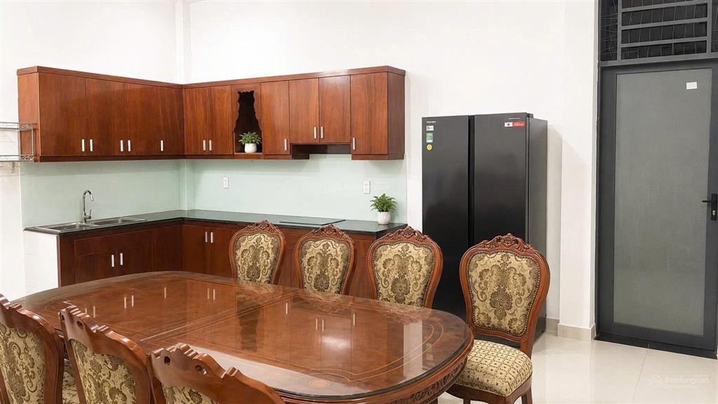 8 triệu/tháng  nhà 230m2 có 1 lầu 2 phòng ngủ 3wc sân xe hơi cách vinhome grand park 5 phút