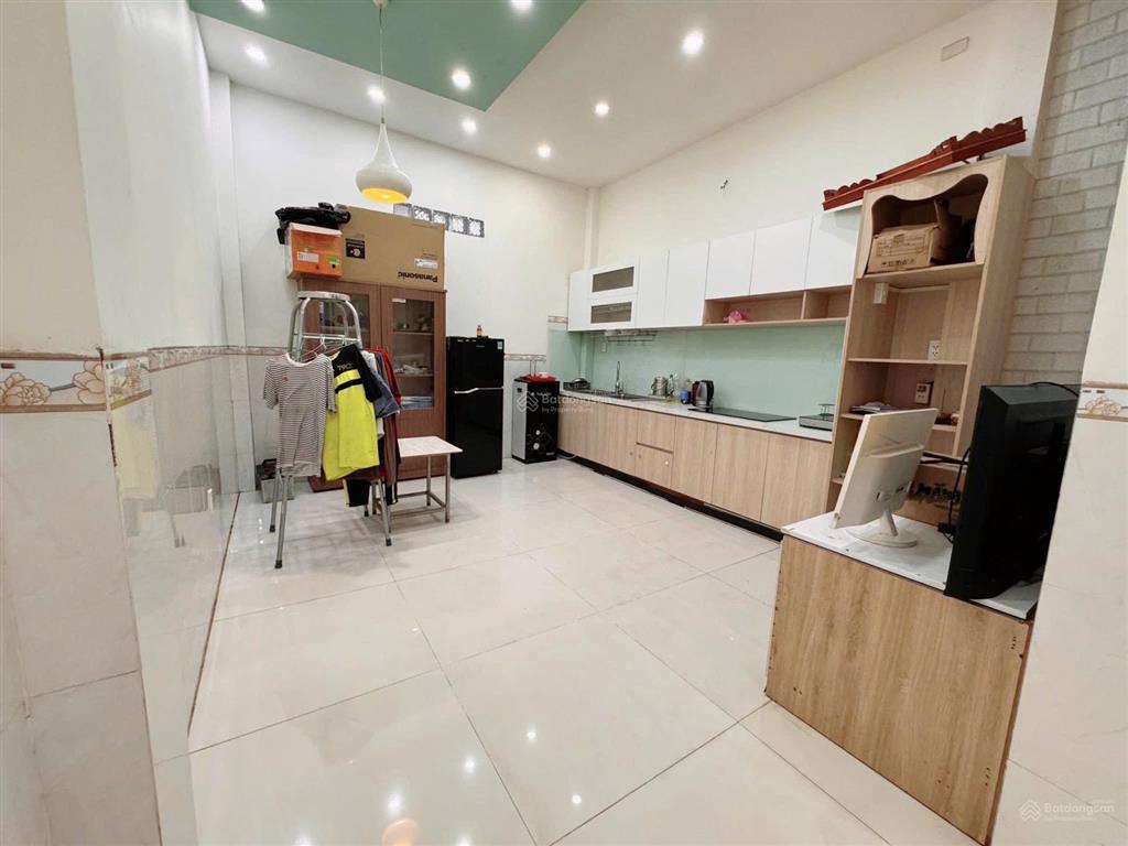 8 triệu/tháng  nhà 2 lầu 3 phòng ngủ, đường 990 nguyễn duy trinh cách quận 2 chỉ 10p