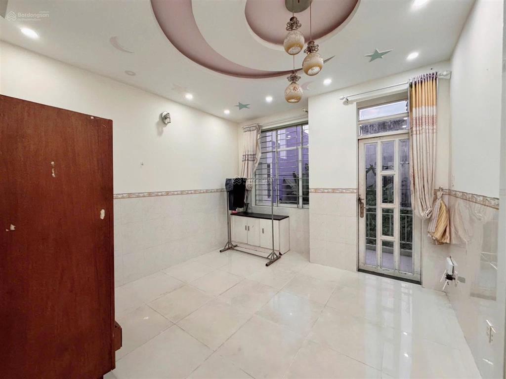 8 triệu/tháng  nhà 2 lầu 3 phòng ngủ, đường 990 nguyễn duy trinh cách quận 2 chỉ 10p