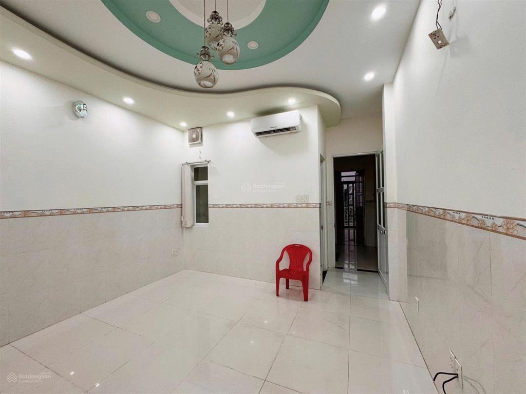 8 triệu/tháng  nhà 2 lầu 3 phòng ngủ, đường 990 nguyễn duy trinh cách quận 2 chỉ 10p