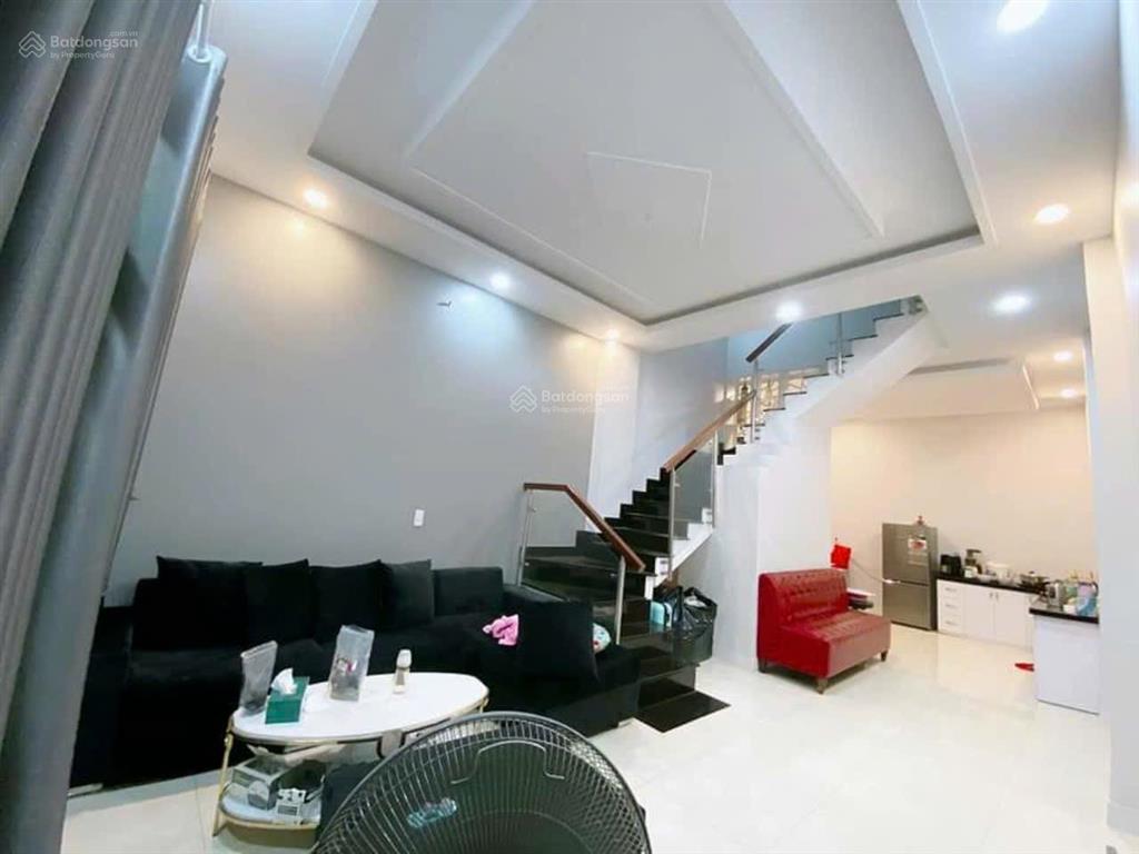 10 triệu/tháng  nhà 1 trệt 2 lầu 1 tum 4 phòng ngủ bưng ông thoàn gần glabal city