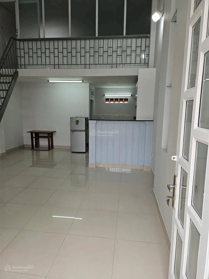 5.5 triệu/tháng  nhà nguyên căn đường 990 nguyễn duy trinh, p. phú hữu cách q.2 chỉ 10 phút