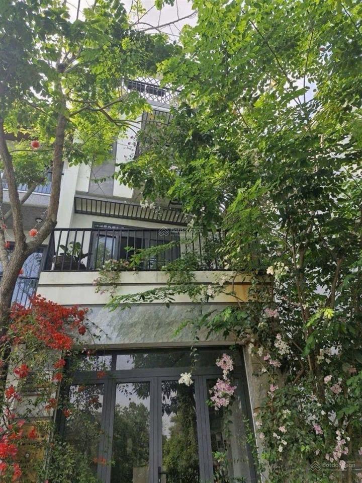 12 triệu/tháng  nhà 3 tầng 4 phòng ngủ full nội thất đường xe hơi lò lu gần vinhome q.9