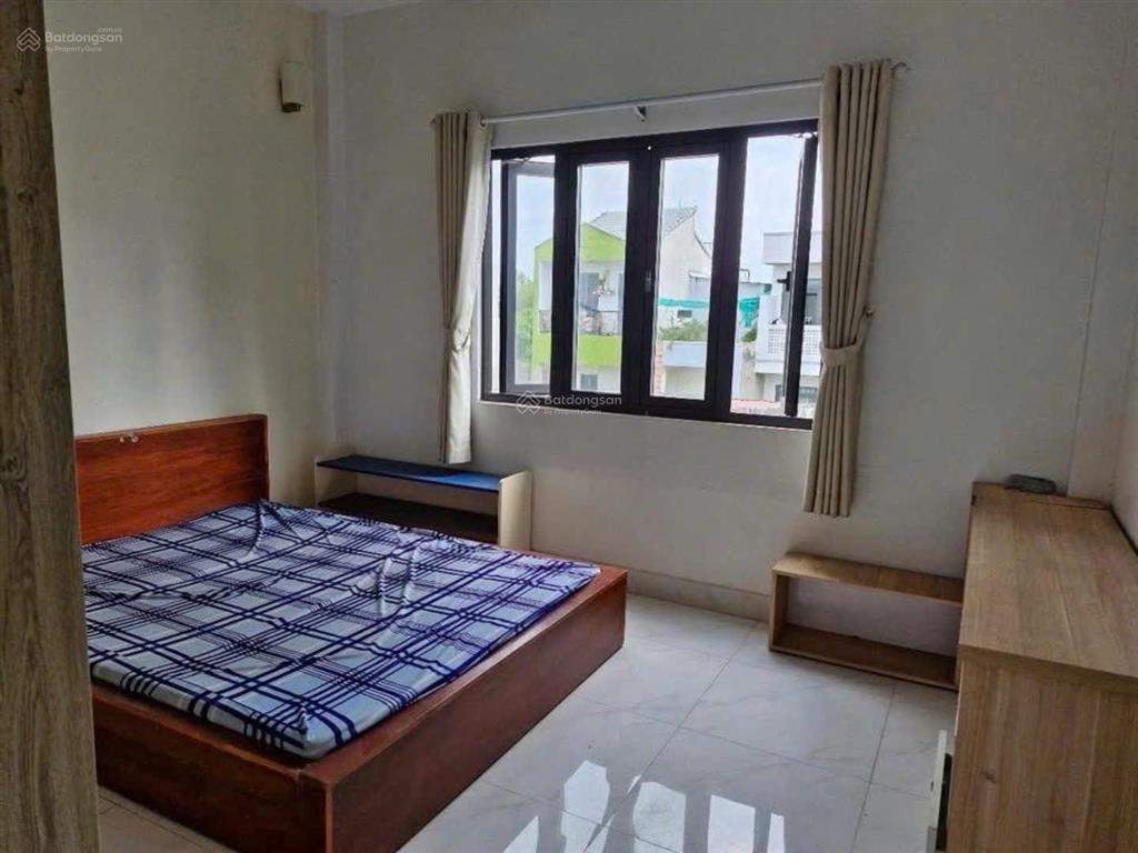 12 triệu/tháng  nhà 3 tầng 4 phòng ngủ full nội thất đường xe hơi lò lu gần vinhome q.9