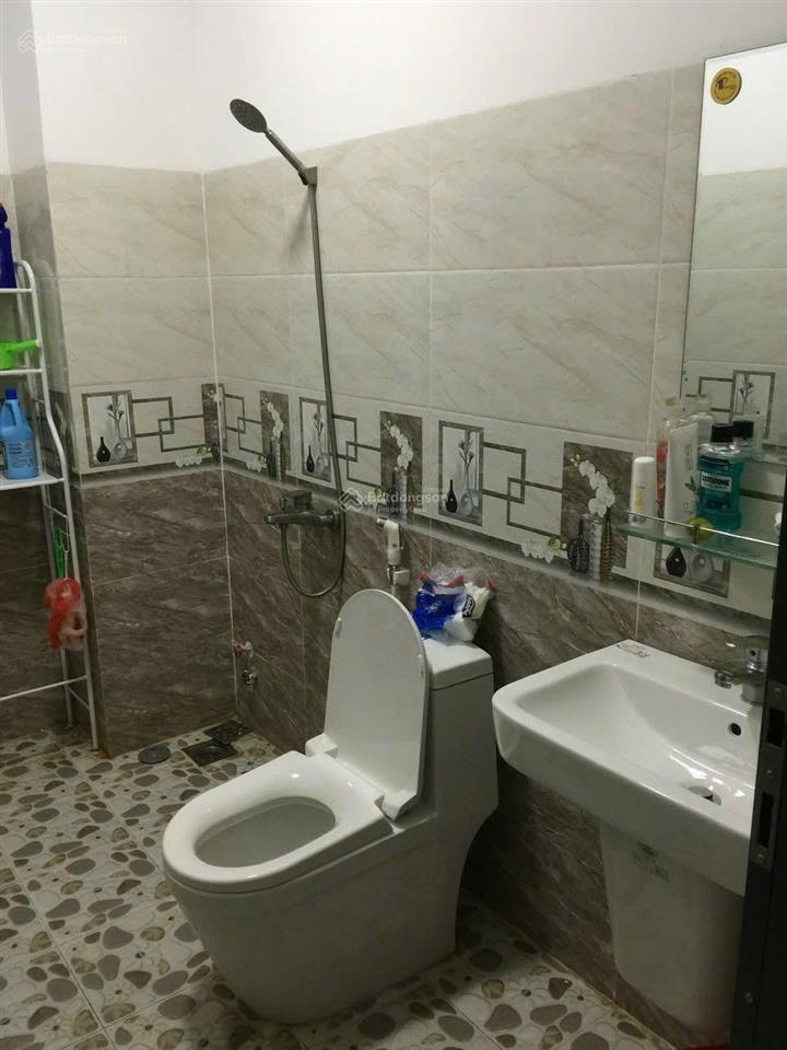 7 triệu/tháng  nhà 3 phòng ngủ sân xe hơi võ văn hát gần ngã 3 lò lu  lã xuân oai