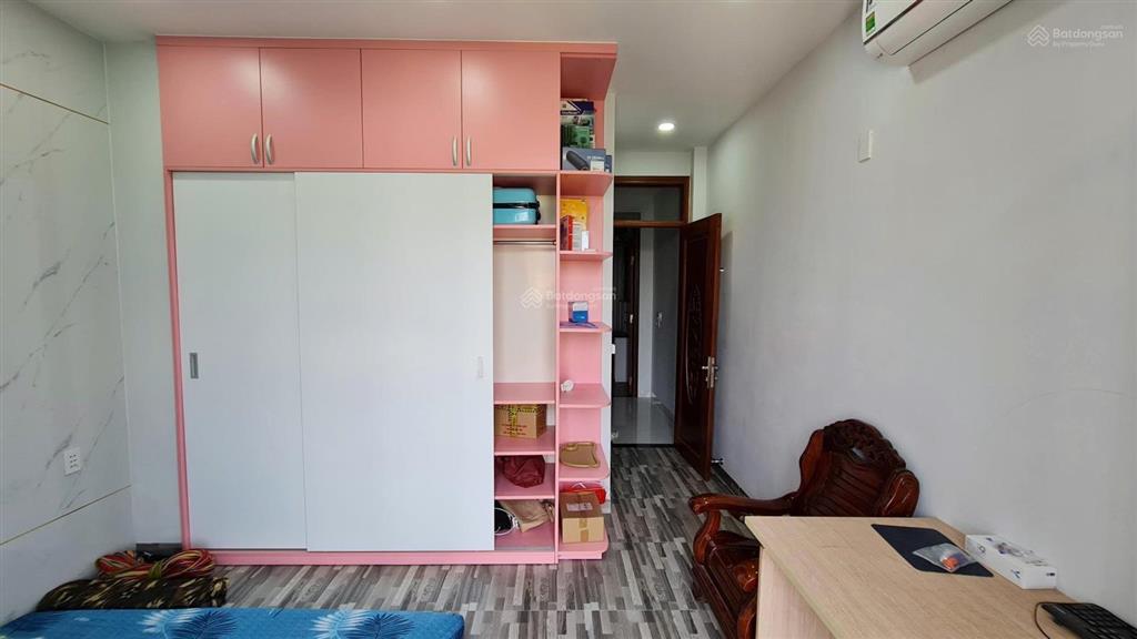 10 triệu/tháng  nhà nguyên căn 2 lầu sân thượng 4pn 4wc có nội thất đường xe hơi lò lu  10 triệu