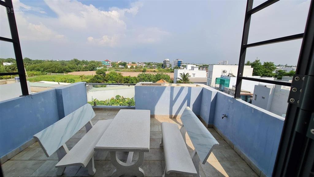 10 triệu/tháng  nhà nguyên căn 2 lầu sân thượng 4pn 4wc có nội thất đường xe hơi lò lu  10 triệu