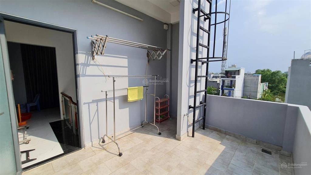10 triệu/tháng  nhà nguyên căn 2 lầu sân thượng 4pn 4wc có nội thất đường xe hơi lò lu  10 triệu