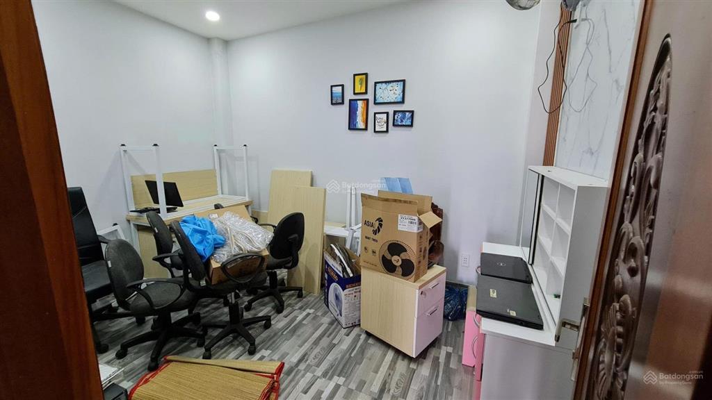 10 triệu/tháng  nhà nguyên căn 2 lầu sân thượng 4pn 4wc có nội thất đường xe hơi lò lu  10 triệu