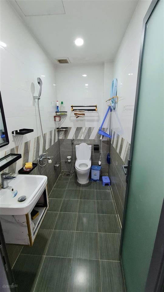 10 triệu/tháng  nhà nguyên căn 2 lầu sân thượng 4pn 4wc có nội thất đường xe hơi lò lu  10 triệu