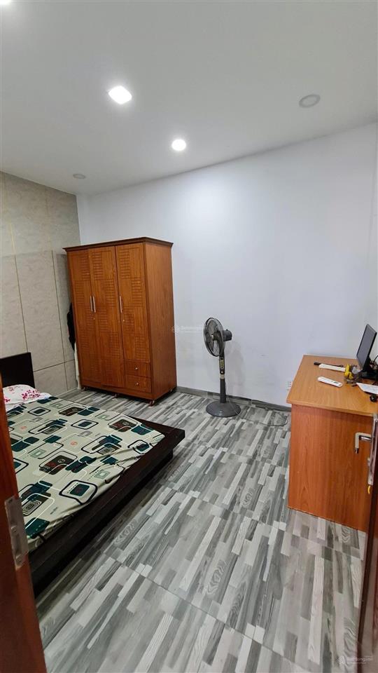 10 triệu/tháng  nhà nguyên căn 2 lầu sân thượng 4pn 4wc có nội thất đường xe hơi lò lu  10 triệu