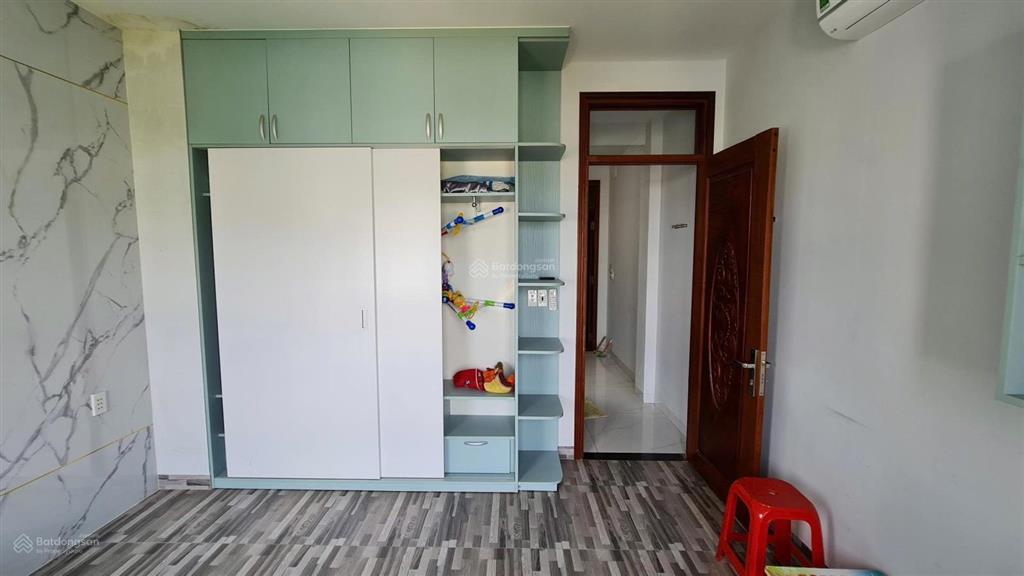 10 triệu/tháng  nhà nguyên căn 2 lầu sân thượng 4pn 4wc có nội thất đường xe hơi lò lu  10 triệu