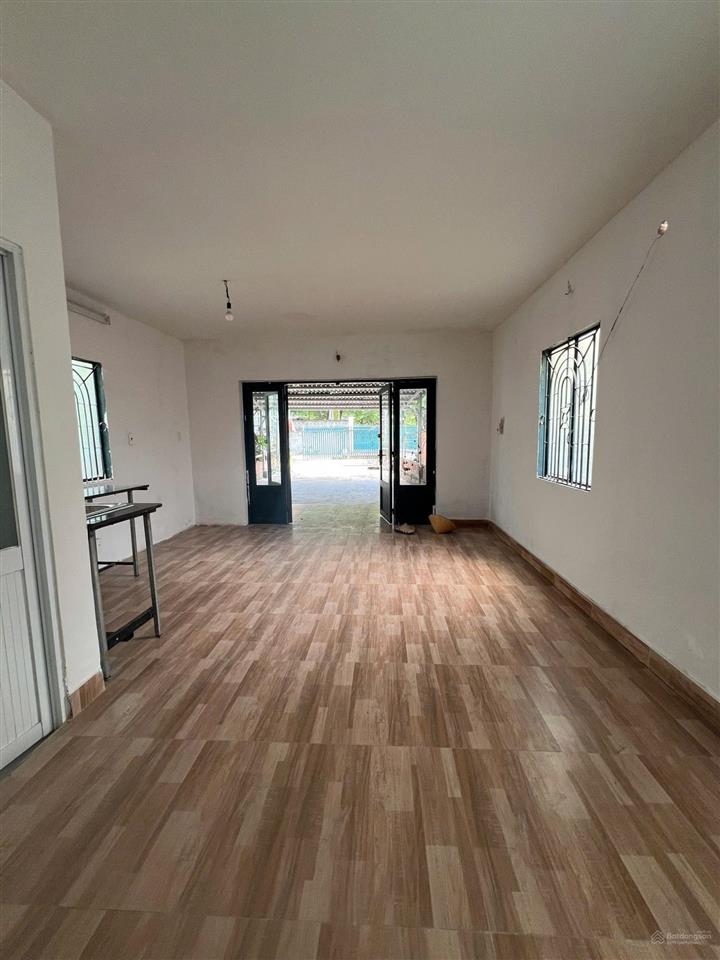 Nhà nguyên căn 6 x 30m = 180m2 (sân 120m2) p. phú hữu cách quận 2 chỉ 5 phút
