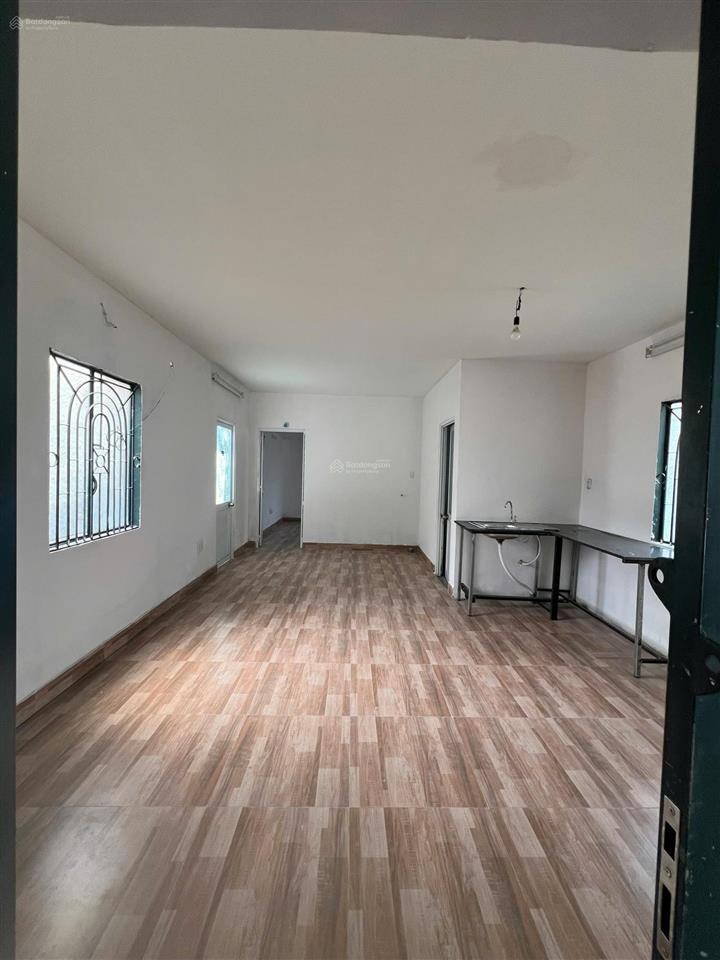 Nhà nguyên căn 6 x 30m = 180m2 (sân 120m2) p. phú hữu cách quận 2 chỉ 5 phút