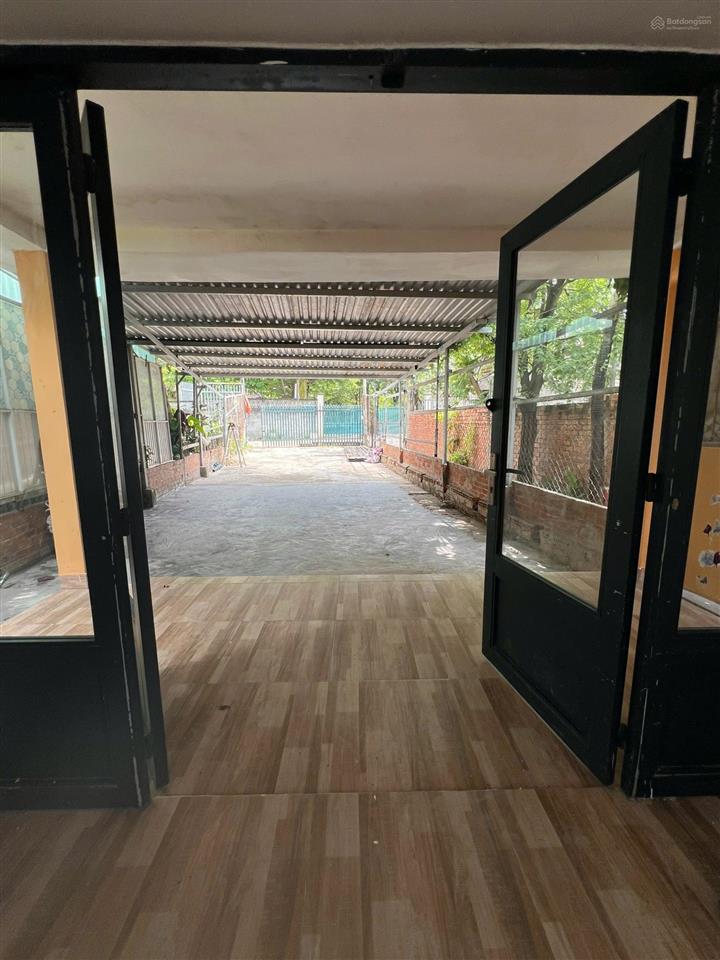 Nhà nguyên căn 6 x 30m = 180m2 (sân 120m2) p. phú hữu cách quận 2 chỉ 5 phút