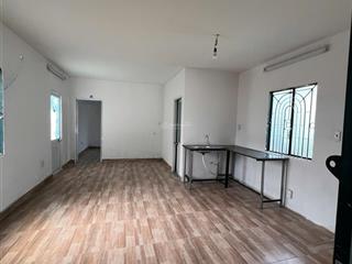 Nhà nguyên căn 6 x 30m = 180m2 (sân 120m2) p. phú hữu cách quận 2 chỉ 5 phút