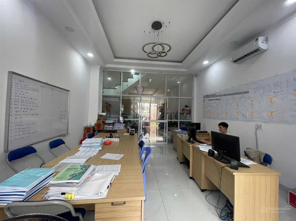 15 triệu/tháng  nhà phố 2 lầu (5 x 20m) 4 phòng ngủ 5wc đường 16m kdc trường lưu, q.9