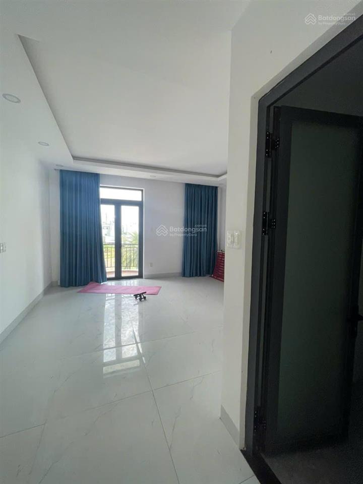 15 triệu/tháng  nhà phố 2 lầu (5 x 20m) 4 phòng ngủ 5wc đường 16m kdc trường lưu, q.9