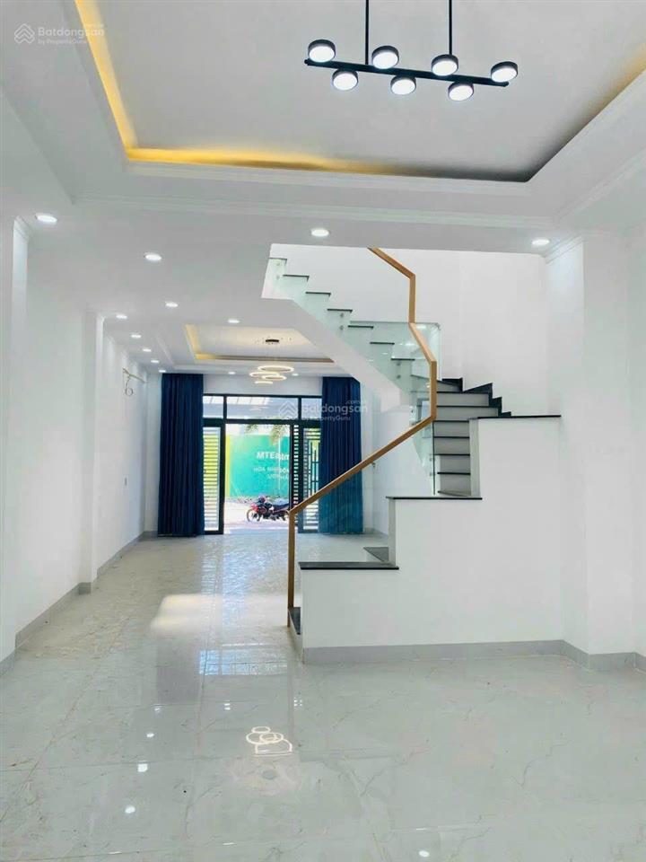 15 triệu/tháng  nhà phố 2 lầu (5 x 20m) 4 phòng ngủ 5wc đường 16m kdc trường lưu, q.9