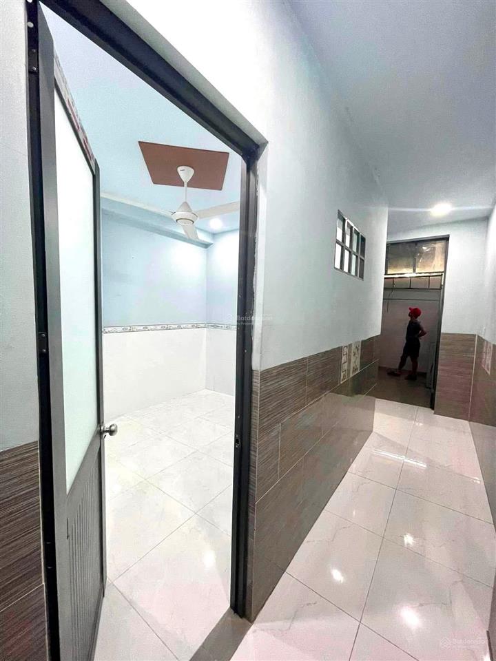 5.5 triệu/tháng  nhà 2 phòng ngủ đường xe hơi lò lu gần vinhome grand park