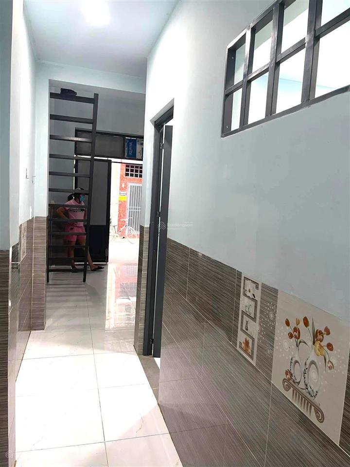 5.5 triệu/tháng  nhà 2 phòng ngủ đường xe hơi lò lu gần vinhome grand park