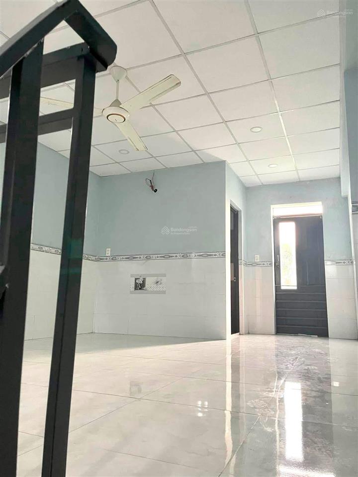 5.5 triệu/tháng  nhà 2 phòng ngủ đường xe hơi lò lu gần vinhome grand park