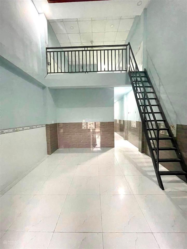 5.5 triệu/tháng  nhà 2 phòng ngủ đường xe hơi lò lu gần vinhome grand park
