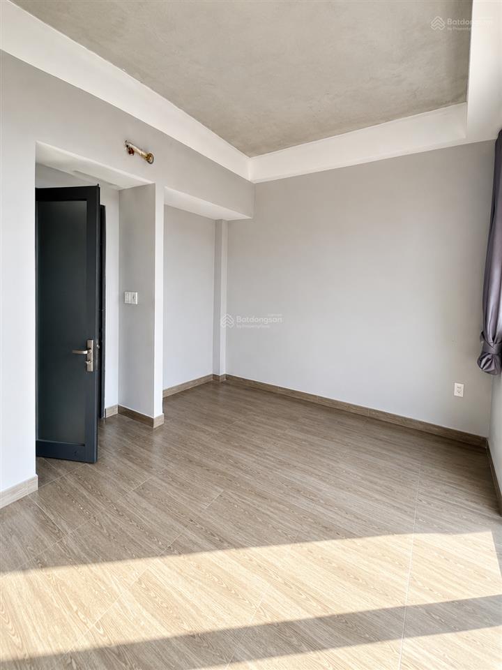 Nhà 2 lầu 3 phòng thiết kế ở, văn phòng cty, cạnh vinhome grand park  giá 10 triệu/tháng