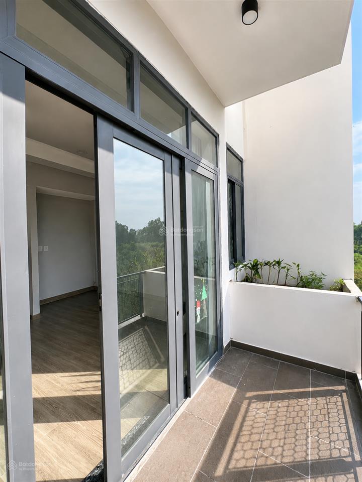 Nhà 2 lầu 3 phòng thiết kế ở, văn phòng cty, cạnh vinhome grand park  giá 10 triệu/tháng