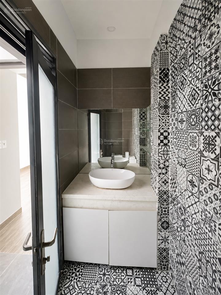 Nhà 2 lầu 3 phòng thiết kế ở, văn phòng cty, cạnh vinhome grand park  giá 10 triệu/tháng