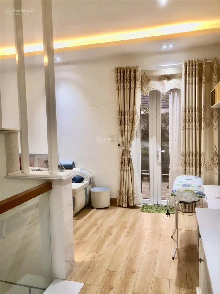 Nhà phố sạch sẽ 5 x 17m có 2 lầu 3pn 4wc riêng kdc valencia nguyễn duy trinh  giá 12,5 triệu/tháng