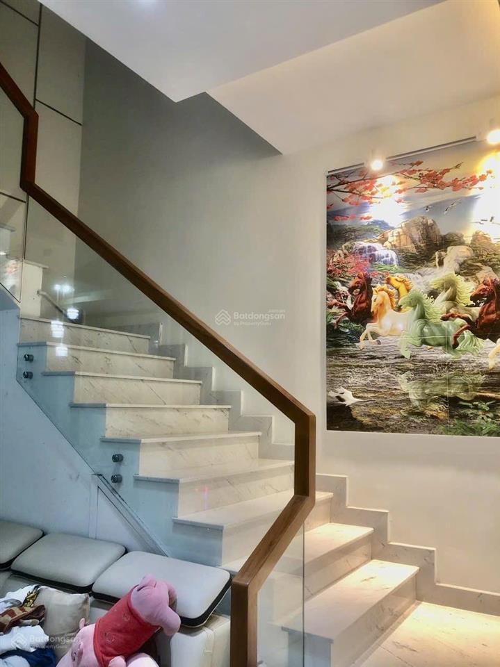 Nhà phố sạch sẽ 5 x 17m có 2 lầu 3pn 4wc riêng kdc valencia nguyễn duy trinh  giá 12,5 triệu/tháng
